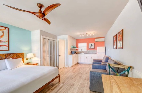 Layton Hotel | Escape in this 2 Sun-Kissed Studios w/Gulf views! Perfect place for relaxation!