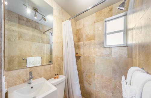 Layton Hotel | Escape in this 2 Sun-Kissed Studios w/Gulf views! Perfect place for relaxation!