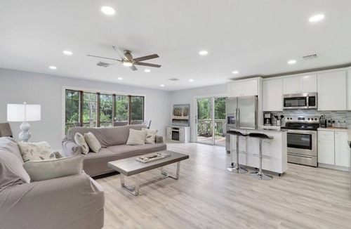 Jupiter House | Estate escape with 2 houses, pool, Roger stadium, Beach, Alton, PGA and I-95