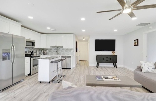 Jupiter House | Estate escape with 2 houses, pool, Roger stadium, Beach, Alton, PGA and I-95