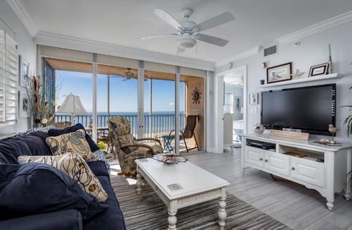 Fort Myers Beach Apartment | Estero Island Beach Villas 401, 2 Bedrooms, Beach Front, WiFi, Sleeps 6