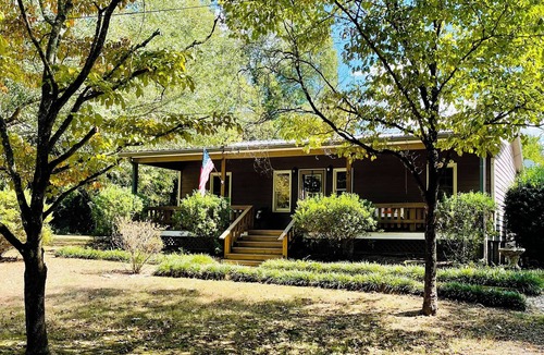 Rome House | Etowah River, Berry & Shorter College, Tennis, Trails-3 miles from Broad St.
