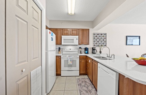 Fort Walton Beach Condo | ETW 5004: Beachside Memories - Indulge in Beachfront Serenity Today!