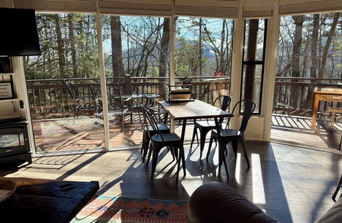Big Canoe Cabin | Evergreen treehouse in Big Canoe