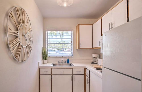 Old Naples Apartment | Evolve Dtwn Studio Steps to Naples Pier and Beach!