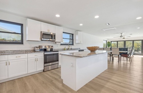 Yacht Haven House | Exclusive Coastal Retreat: Discover Serenity - Your Ideal VRBO Getaway