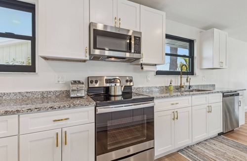Yacht Haven House | Exclusive Coastal Retreat: Discover Serenity - Your Ideal VRBO Getaway