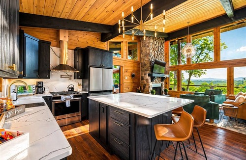 Epworth Cabin | Exclusive Luxe Escape Epic Views HotTub FirePit Games EV🔌 Privacy