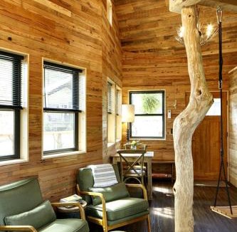 Zirconia House | Exclusive Luxury Treehouse Escape with Soaking Tub & Pizza Oven Near Waterfalls, Zirconia, NC