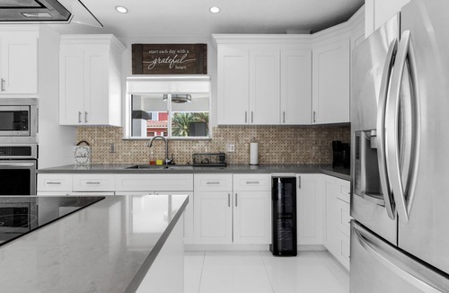 Ludlam House | Exclusive Poolside Residence