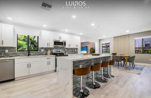 University Park House | Exclusive Retreat 5BR, Heated Pool, Games, BBQ and Fun L71