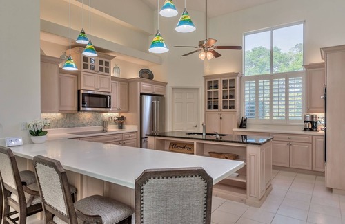 Spruce Creek House | Executive 3-Bedroom Hangar Home within Spruce Creek Fly-In, live 24 hr security.