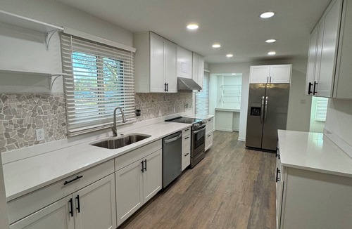 Gastonia House | Executive 4BR 3.5BA Home Sleeps 9 Near CLT & CaroMont Medical Center