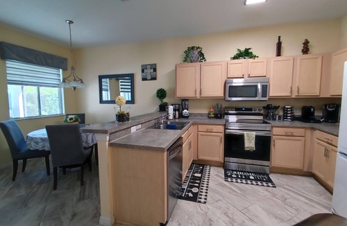 Calabay Parc Villa | Executive 5/6 Bed Villa with Private Pool, Games Room + Wifi, 12 miles to Disney