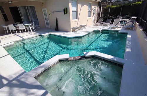 Calabay Parc Villa | Executive 5/6 Bed Villa with Private Pool, Games Room + Wifi, 12 miles to Disney