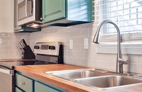 Savannah Victorian District Condo | Executive Rental by the Park | Heated Pool Access