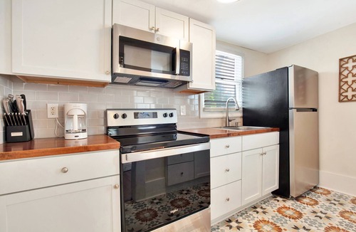 Savannah Victorian District Condo | Executive Rental by the Park | Heated Pool Access