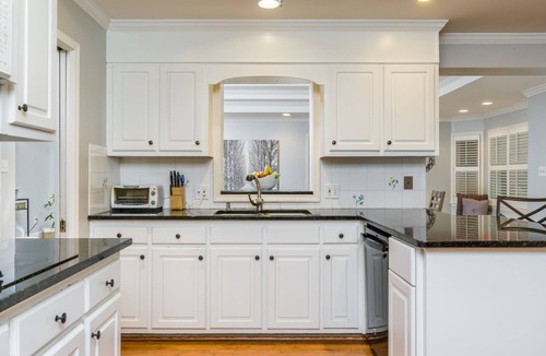 Cumberland House | Expansive ranch on private wooded lot! E Cobb