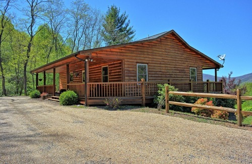 Buck Mountain Cabin | Experience comfort in this cozy 2-bedroom cabin with Hot Tub