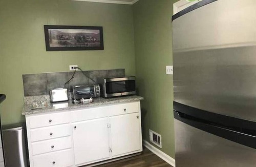 Griffin House | Experience Griffin charm, just a quick 12-min drive to Atlanta Motor Speedway