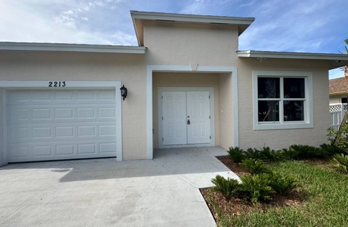 Dania Beach House | Experience HollywoodnGlamour an exquisite single level 4 bedroom