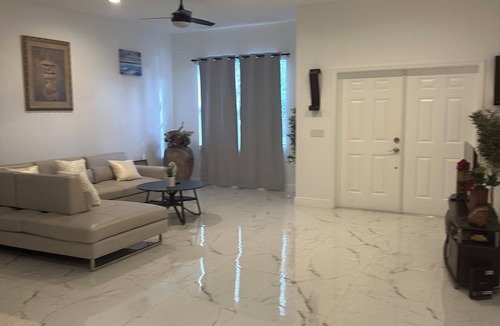 Dania Beach House | Experience HollywoodnGlamour an exquisite single level 4 bedroom