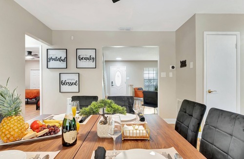 Lakeview Village House | Experience Luxurious Living: Exquisite Pool House in Brandon for 15 Guests