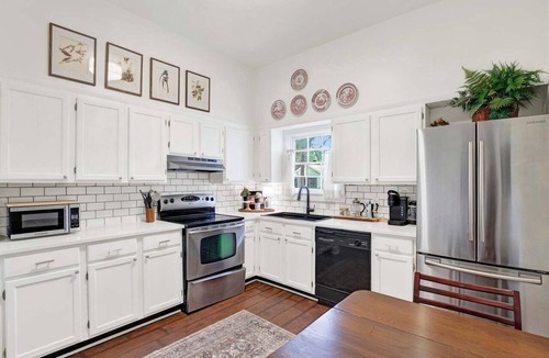 Beach Institute Apartment | Experience Refined Historic Comfort in Downtown Savannah | Heated Pool Access