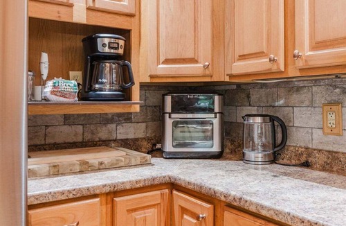 Whittier Cabin | Experience the charm of Wally's Kabin