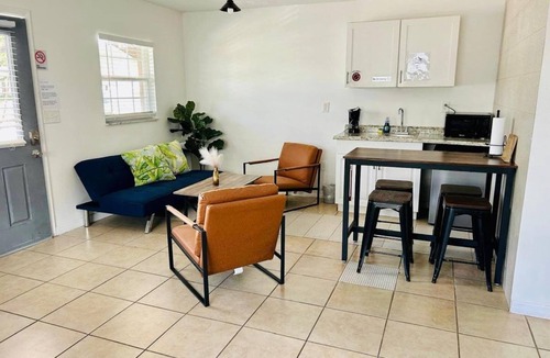 Carver City - Lincoln Gardens Apartment | Experience the passion of hospitality, cleaning, and good location!