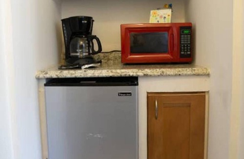 Carver City - Lincoln Gardens Apartment | Experience the passion of hospitality, cleaning, and good location!