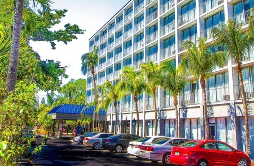 Golden Glades House | Experience the sights and sounds of North Miami!