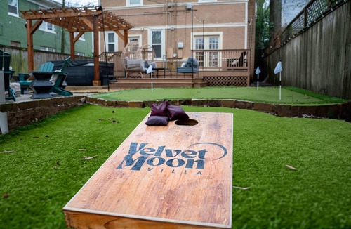 Evergreen House | Experience the Ultimate Memphis Getaway at Velvet Moon Villa