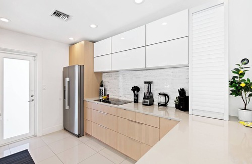 Poinsettia Heights House | Experience the Canary House, a Modern Spacious 3 Bed Private Heated Pool Retreat.