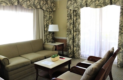 Florida Central Atlantic Coast House | Experience Theme Park Magic in our Homey Orlando Studio - Pool and BBQ