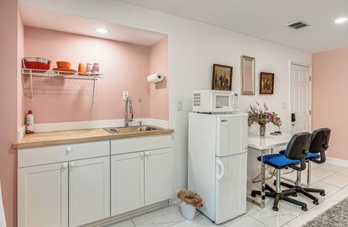 Ellenwood Apartment | Explore ATL! Cozy Couple's Hideaway in Ellenwood