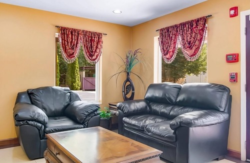 Mableton Hotel | Explore Atlanta from Stylish Mableton Getaway! Free Parking!