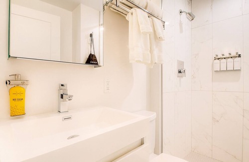 Foggy Bottom Hotel | Explore D.C. from a Chic Micro-Hotel, Short Walk from Washington Monument