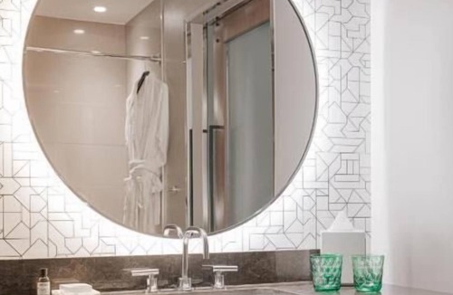East Central Park Hotel | Explore Downtown Orlando! 2 Classy Rooms w/ Free Parking, Pool, Airport Shuttle!