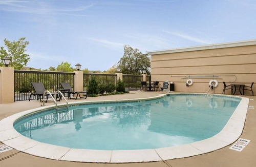 Savannah House | Explore Orlando Vineland Premium Outlets! 3 Comfortable Units, Free Parking
