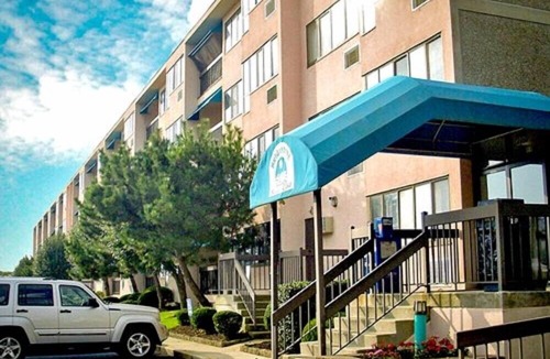 Southend Condo | Exquisite 2BR Jersey Shore Condo with Pool & Amenities