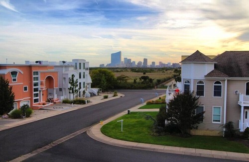 Southend Condo | Exquisite 2BR Jersey Shore Condo with Pool & Amenities