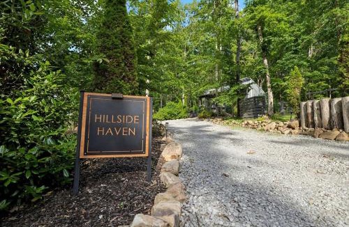 Tracy City House | Exquisite Cabin with Stunning Interior, Outdoor Deck and Hot-Tub in Tennessee