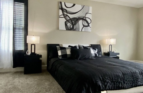 Hampton House | Exquisite New 4BR Home 29 min from Airport