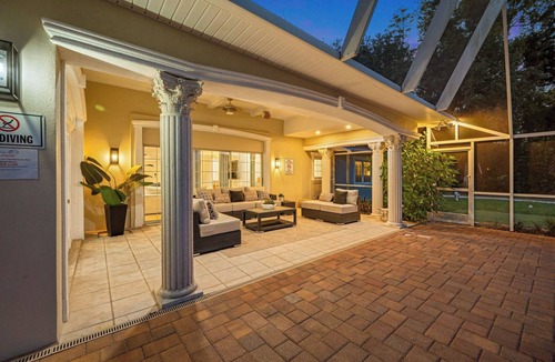 Lake Magdalene House | Exquisite Villa With Pool&games- 18 Guests
