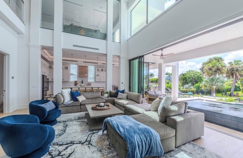 Connors House | Exquisite Waterfront 6-Bed Home in Naples, Pool & Spa