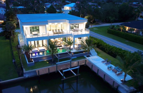 Connors House | Exquisite Waterfront 6-Bed Home in Naples, Pool & Spa