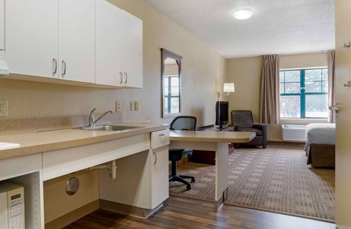 Temple Terrace Hotel | Extended Stay America Select Suites Tampa N USF Attractions