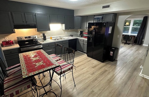 Hickory Apartment | Extended Stay NE Hickory 2 Bed, 1.5 Bath, Workspace, Washer Dryer, Easy Commute