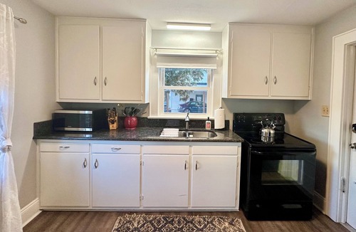 Hickory House | Extended Stay NW Hickory, Viewmont Area 2 Bed 1 Bath, Workspace, Washer Dryer